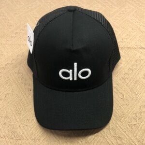 🧢ALO Yoga District Trucker Hat